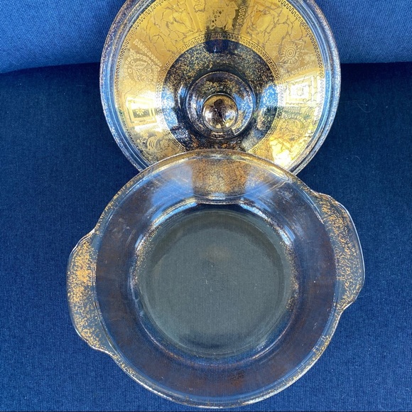 Vintage Fire King 2-Quart Casserole Dish With Gold Detail Pattern Made in USA - Picture 3 of 8